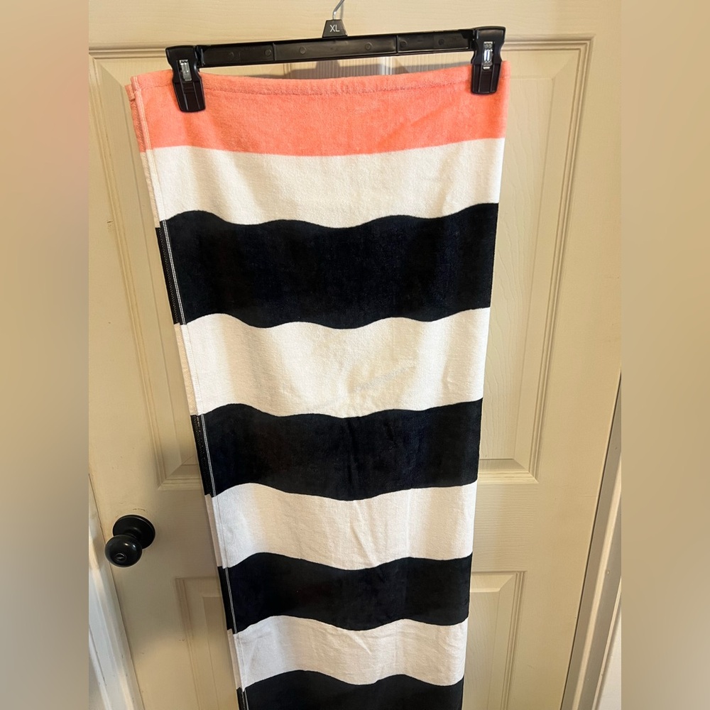Wavy Stripe Beach Towel Black/White - Sun Squad™